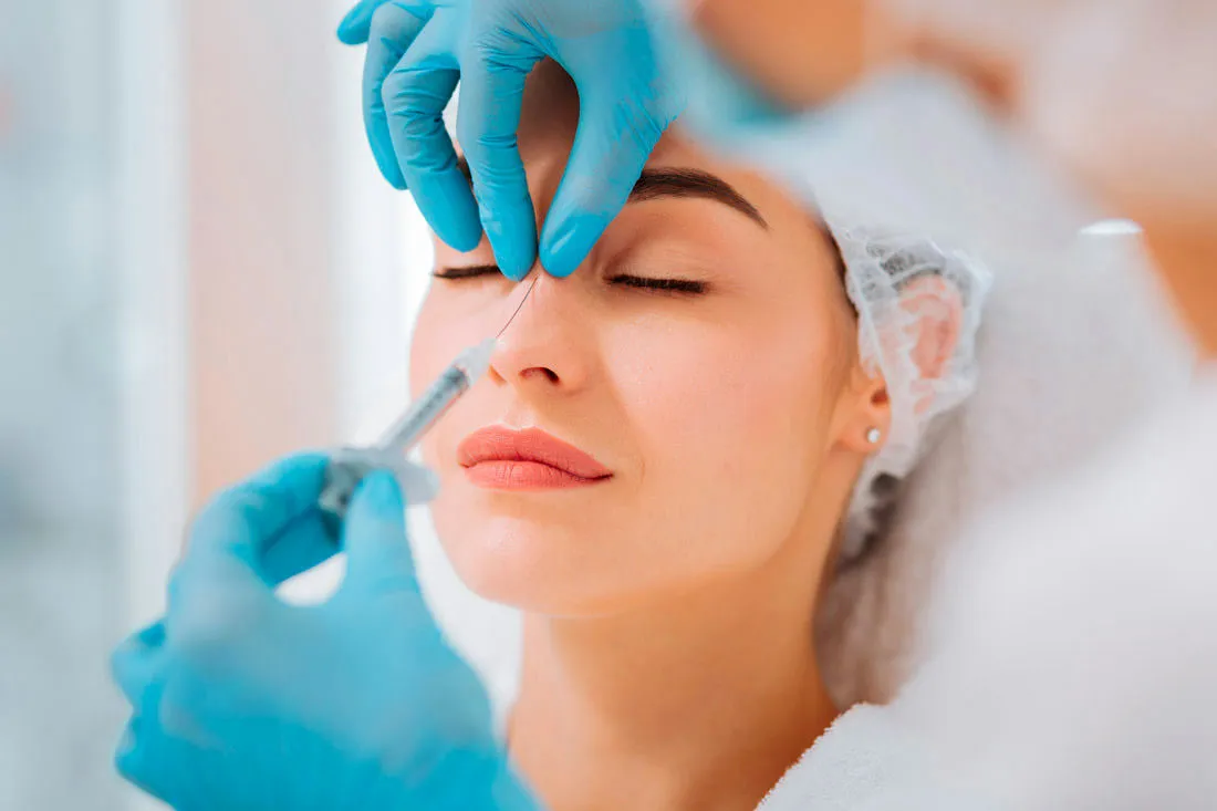 Rinomodelación Sin Cirugía: Un Reflejo de la Estética Clásica en la Modernidad